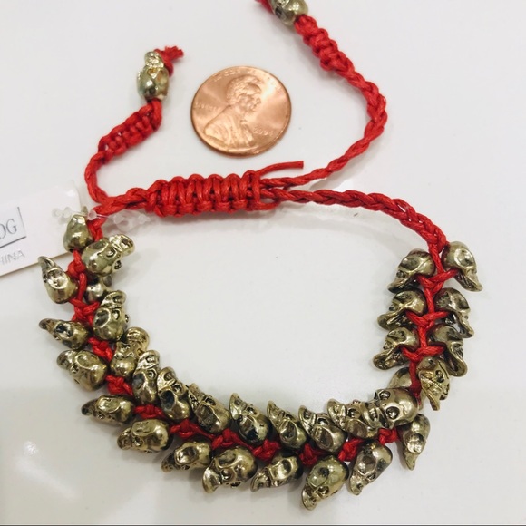 NWT bracelet, multiple bronze skulls & red thread - Picture 5 of 8